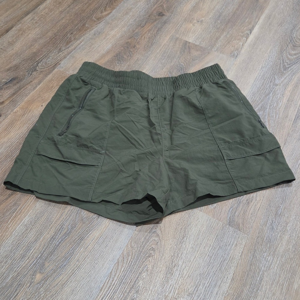 Layer 8 Qwick-Dry Olive Green Hiking Cargo Shorts Womens Medium Elastic Waist